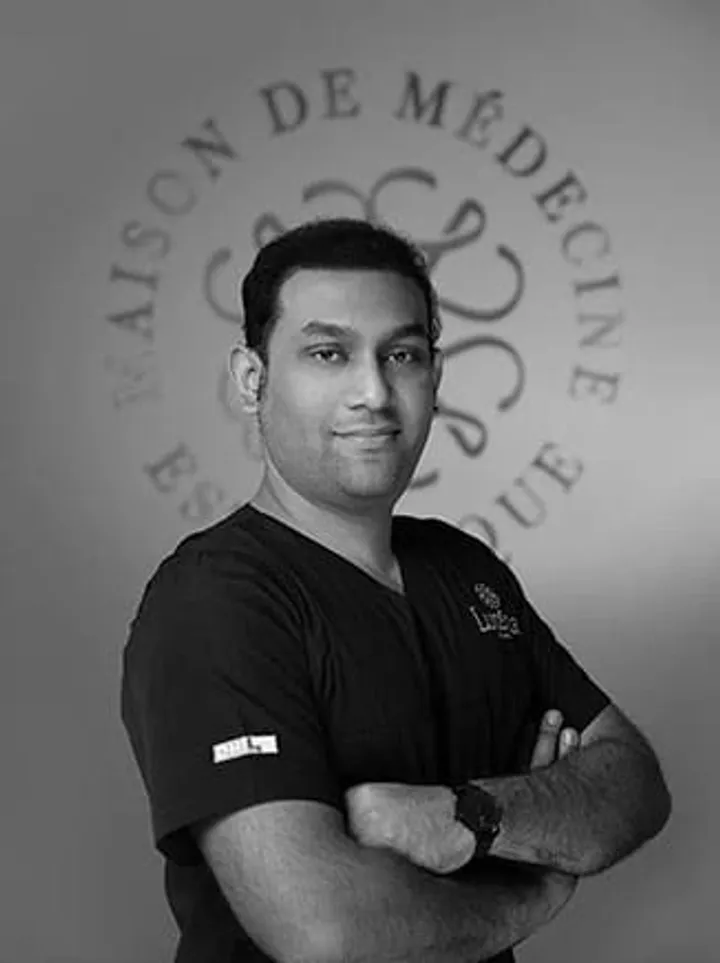 Dr Ahsen Farooque in the clinic